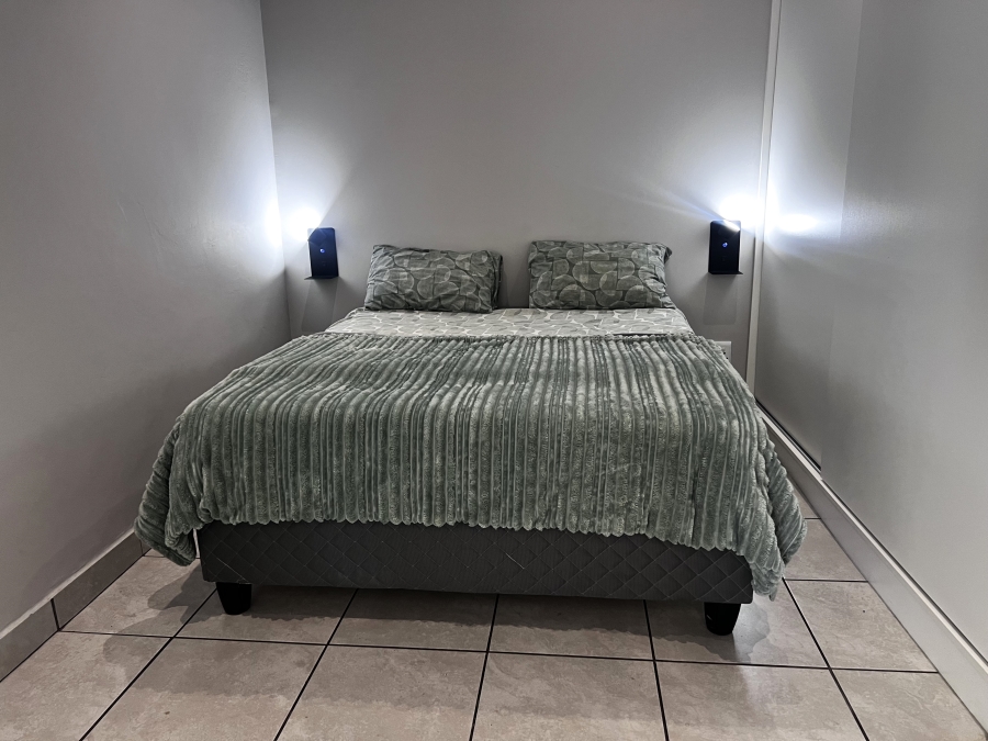 To Let 1 Bedroom Property for Rent in Table View Western Cape